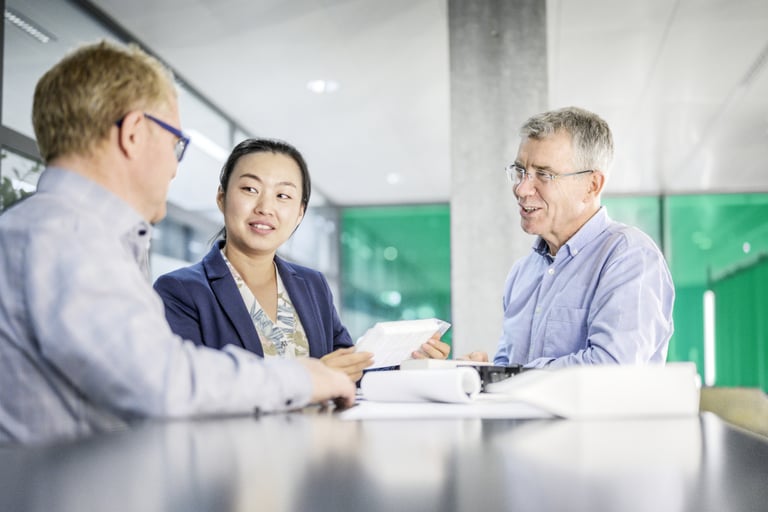 syntegon-workers-meeting