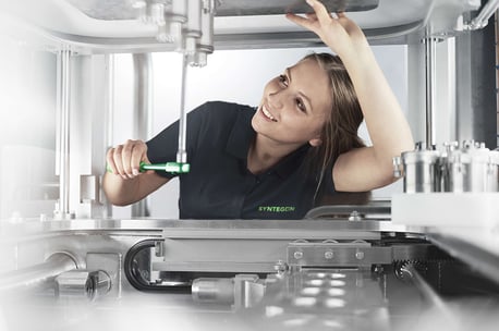 1,500 service employees give 100% to keep your machine running.