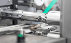 Sealing and cutting for horizontal flow wrappers