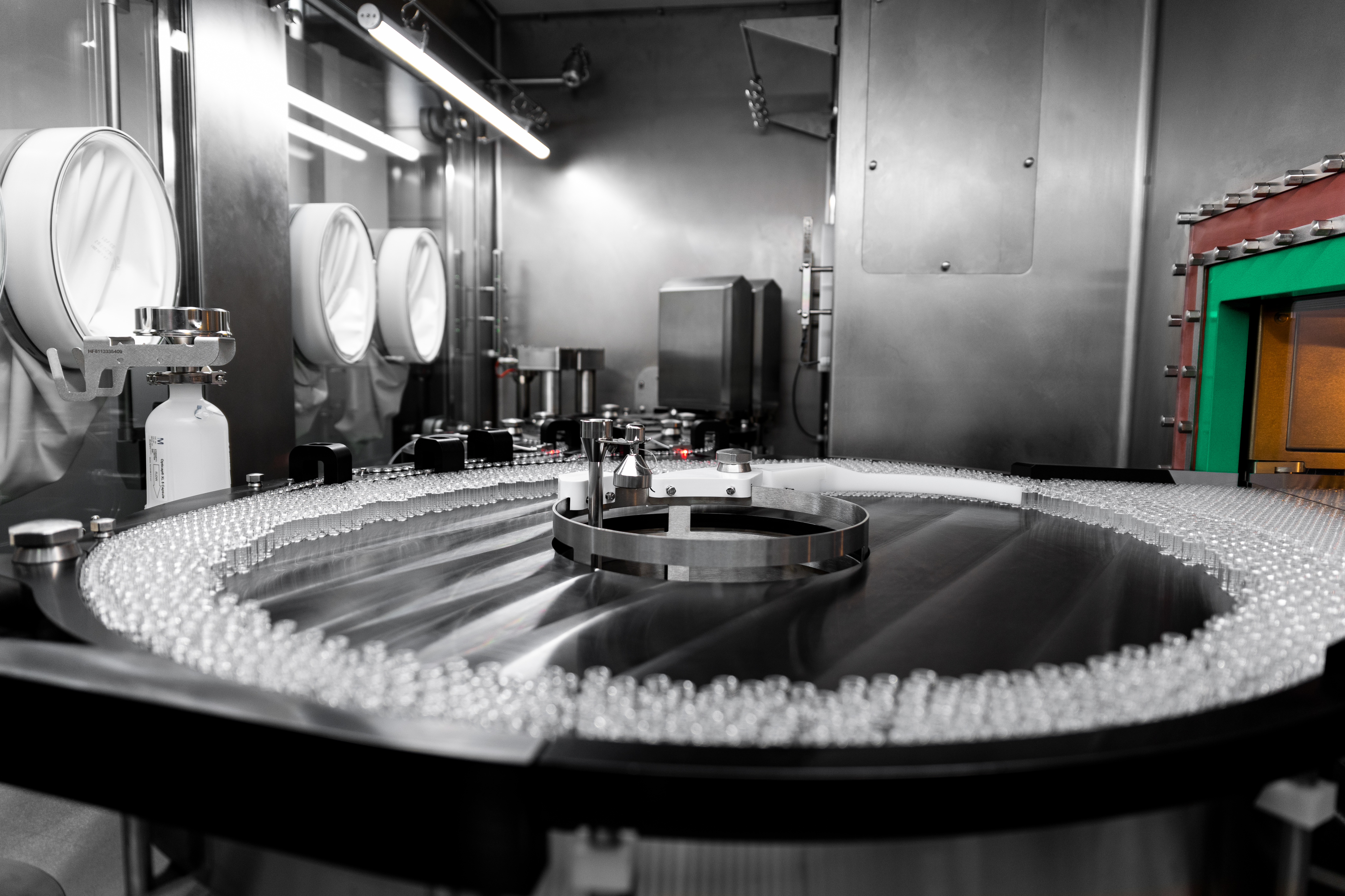 100％ IPC対応 最新式バイアル充填ライン ― 600本／分、高処理性能